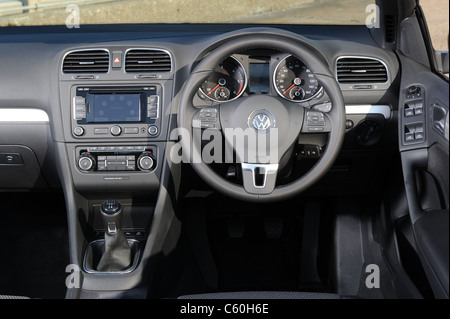 der neue 2011 Volkswagen Golf Cabriolet TDI bluemotion Stockfoto