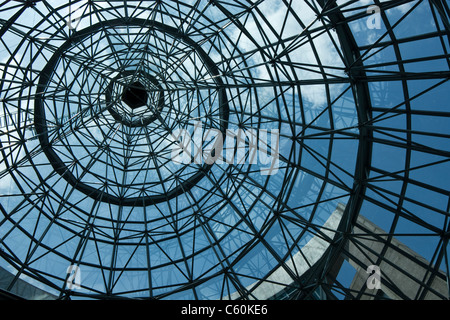 Blick hinauf in die konische Glasdach über Wheelock Place, Orchard Road, Singapur Stockfoto