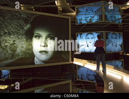 Film anzeigen im Filmhaus oder Museum für Film und Fernsehen im Sony Center Potsdamer Platz in Berlin-Deutschland Stockfoto