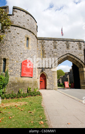 Arundel Castle, gegründet 1067 umgebaute 1870-1890 Sitz des Herzogs von Norfolk, Earl Marshal von England unteren Lodge Eingang Stockfoto