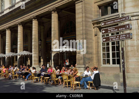 Touristen in Place Colette, Paris, Frankreich Stockfoto