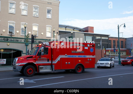 Feuerwehr von Memphis Sanitäter Krankenwagen und Polizei Auto auf Straße Tennessee USA Amerika usa Stockfoto