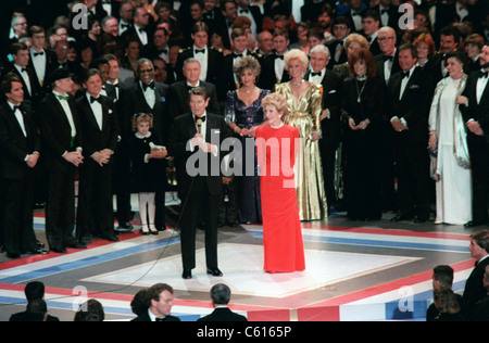 Präsident und Frau Reagan Presidential Inaugural Gala im D.C. Convention Center zu besuchen. 19. Januar 1985. Stockfoto