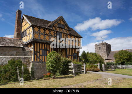 Das schöne Schloss Stokesay in Shropshire. Eines der schönsten und besterhaltenen befestigten mittelalterlichen Herrenhäuser in England Stockfoto