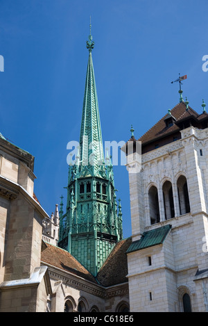 Turmspitzen der Cathédrale Saint-Pierre in Genf Stockfoto