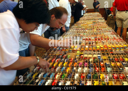 Hunderte von Sammlern besuchen die 50. jährlichen Matchbox International Toy Show am 24. August 2002 Stockfoto