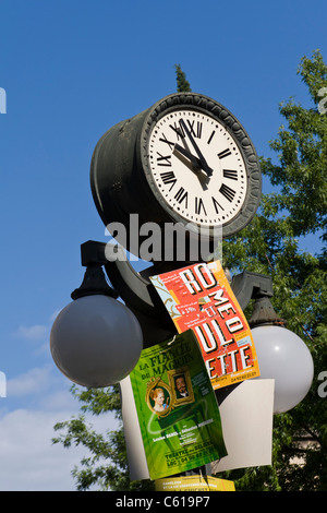 Werbedisplays während das Theaterfestival in Avignon Stockfoto