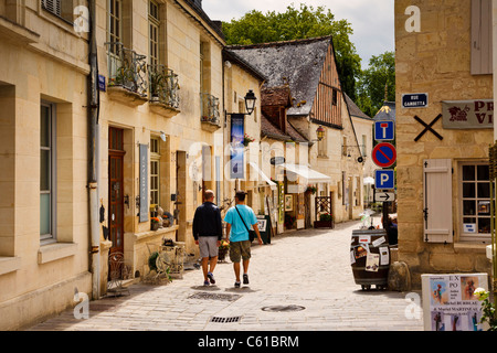 Straßenszene in Dorf von Azay-le-Rideau, Indre et Loire, Frankreich, Europa Stockfoto