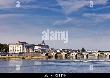 Die Cessart Brücke über die Loire bei Saumur, Maine et Loire, Frankreich, Europa Stockfoto