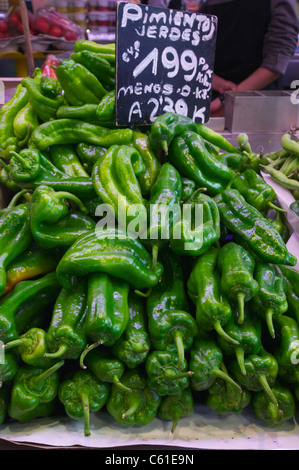 Grüne Paprika am Mercat De La Boqueria Stockfoto