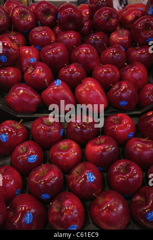 Äpfel im Mercat De La Boqueria Stockfoto