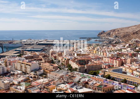 Blick auf den Hafen von Almeria von der Alcazaba Festung. Stockfoto