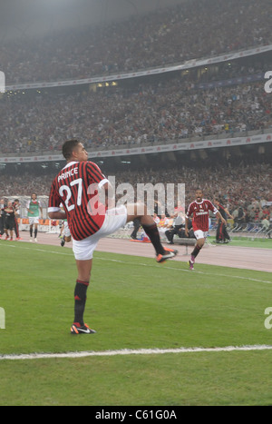 Kevin Prince Boateng vom AC Mailand feiert sein Tor während der italienischen Super Cup 2011 Stockfoto