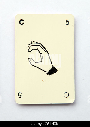 Der Buchstabe c Dinkel auf eine alte Spielkarte aus den 1960er Jahren "Kan-U-Go" Stockfoto