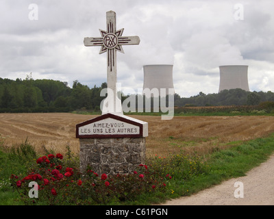 Entlang der Loire gibt es viele Atomkraftwerke. Dieser ist in St. Laurent des Eaux, in der Nähe von Blois. Frankreich Stockfoto