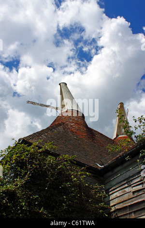 DAS TRADITIONELLE OAST HAUS AM GREAT DIXTER. EAST SUSSEX, UK. Stockfoto