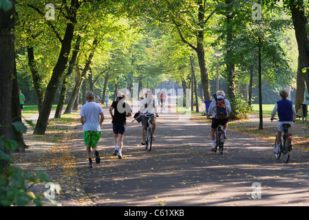 Fit durch Vondelpark Amsterdam Stockfoto