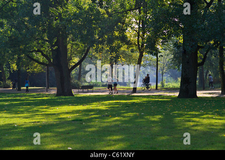 Fit durch Vondelpark Amsterdam Stockfoto