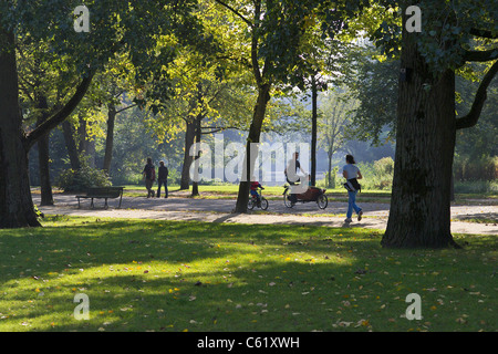 Fit durch Vondelpark Amsterdam Stockfoto