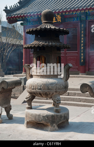 Weihrauch-Brenner oder Räuchergefäß in Tianhou Mazu Palast oder Tempel, Guwenhua Jie alten Kultur Street, Tianjin, China Stockfoto