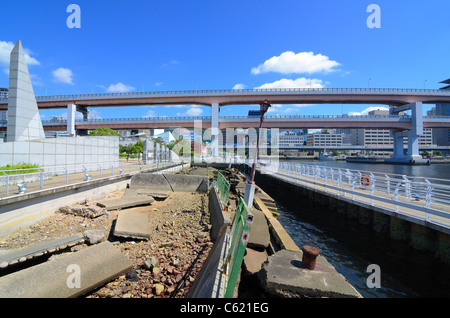 Erhalten Bauschutt aus dem großen Hanshin-Erdbeben 1995 auf Erdbeben Memorial Park in Kobe, Japan. Stockfoto