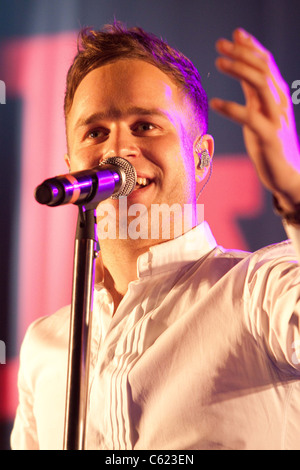 Olly Murs erklingt in Kempton Park Rennbahn Stockfoto