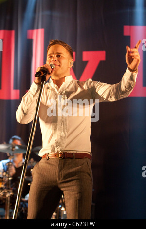 Olly Murs erklingt in Kempton Park Rennbahn Stockfoto