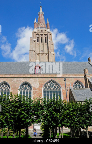 Brügge / Brugge, Flandern, Belgien. Onze-Lieve-Vrouwkerk / Kirche unserer lieben Frau Stockfoto