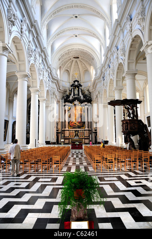 Brügge / Brugge, Flandern, Belgien. Sint Walburgakerk (Pieter Huyssens; 1619-1640) Jesuitenkirche. Innenraum Stockfoto