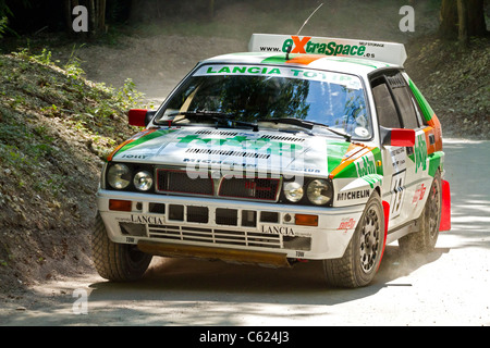 1989 Lancia Delta Integrale 8V mit Fahrer Robert Whitehouse auf der 2011 Goodwood Festival of Speed, Sussex, England, UK. Stockfoto