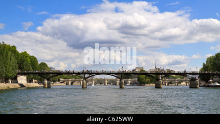 Pont D'Arcole ist eine aus einer Abfolge von Brücken über den Fluss Seine in Ile De La Cite, Paris Stockfoto