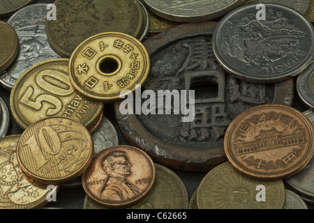 Alte Münzen der verschiedenen Länder und Farben Stockfoto