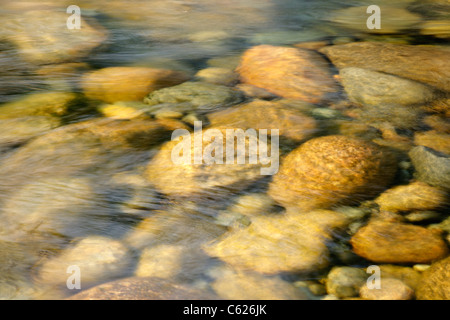 East Branch der Pemigewasset River in den Sommermonaten in Lincoln, New Hampshire, USA. Stockfoto