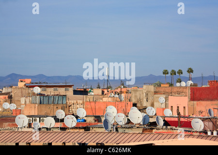 Marrakesch Marokko in Nordafrika. Sat-Anlagen auf den Dächern der Gebäude typische Stadt Stockfoto