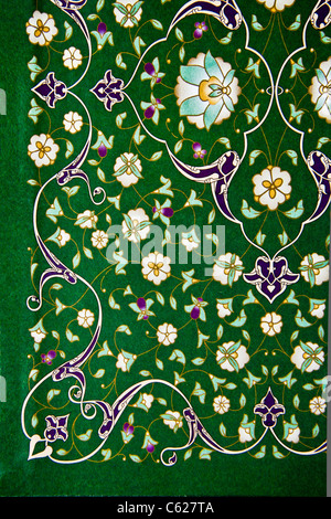 Handgemachte Buchcover des Koran mit Blume Figuren Stockfoto