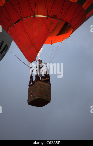 Bristol heißen Luftballons, Masse Aufstieg dämmern Bristol Balloon Fiesta Stockfoto