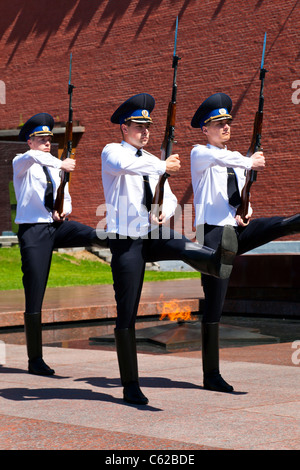 Änderung der Guard of Honour am Grab des unbekannten Soldaten in Moskau. Stockfoto