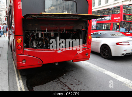 London Bus außer Betrieb aufgrund eines mechanischen Fehlers auf Regent Street, London, England, Vereinigtes Königreich Stockfoto