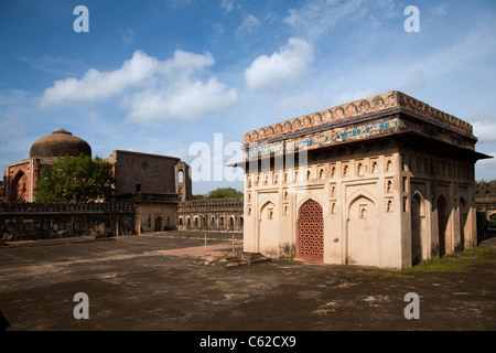 Jamali Kamali Grab und Moschee befindet sich in der archäologischen Dorfkomplex in Mehrauli, Delhi Stockfoto