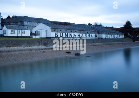 Bunnahabhain Whisky-Destillerie auf der Isle of Islay Stockfoto