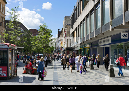 Geschäfte auf der Sauchiehall Street in der City Centre, Glasgow, Schottland, Großbritannien Stockfoto