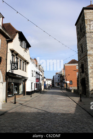 Blick entlang Burgate Kopfsteinpflaster in Canterbury Kent Stockfoto