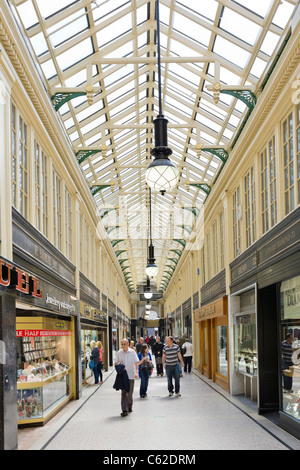 Schmuckgeschäfte in der 19. Argyll Arcade Buchanan Street in der City centre, Glasgow, Schottland, UK Stockfoto