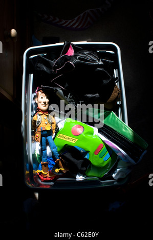 Spielzeug-Box mit Woody und buzz Lightyear Outfit, holzig, Cowboy, Held, heldenhaft, "Spielzeug, Geschichte", des Kindes, Spielzeug Stockfoto