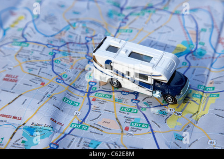 Modell RV auf einem Stadtplan von nashville in den usa Konzept Idee der Camper van Road trip über die uns Heimreise Campervan mobile interne Reise Stockfoto