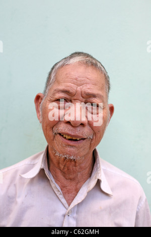 Porträt des vietnamesischen Greis, Kon Tum, Kon Tum, Vietnam, Südostasien, Asien Stockfoto