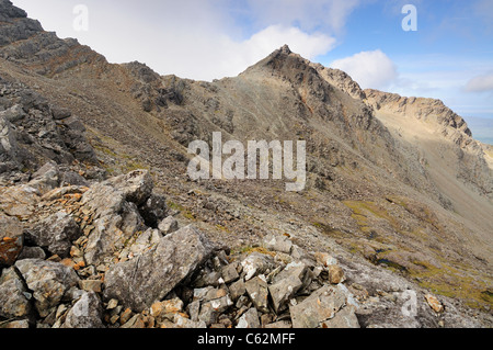 Blick auf den Gipfel des Bruach Na Frithe aus Bealach Nan Läuse, Black Cuillin Berge, Isle Of Skye, Schottland Stockfoto