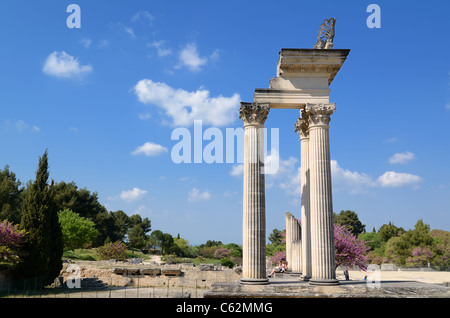 Römischer Tempel in der ruinierten römischen Stadt oder römischen Stadt Glanum, Saint-Rémy-de-Provence, Provence, Frankreich Stockfoto