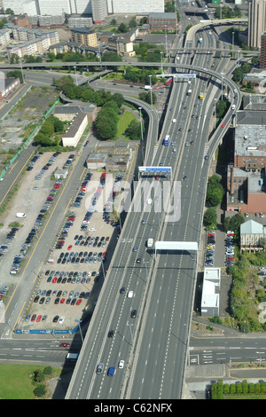 Luftaufnahme von M8, Kingston Bridge, Autobahn durch Glasgow, Schottland, Großbritannien Stockfoto