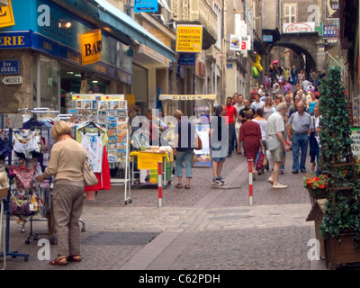 Belebte Einkaufsstraße, Villefranche de Rouergue, 12, Aveyron, Quercy, Frankreich, Europa Stockfoto